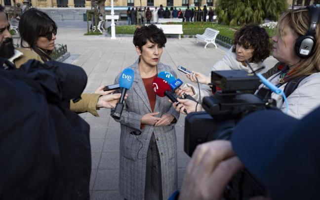 Maribel Vaquero, portavoz del PNV en el Congreso, atiende a los medios de comunicación en Bilbao