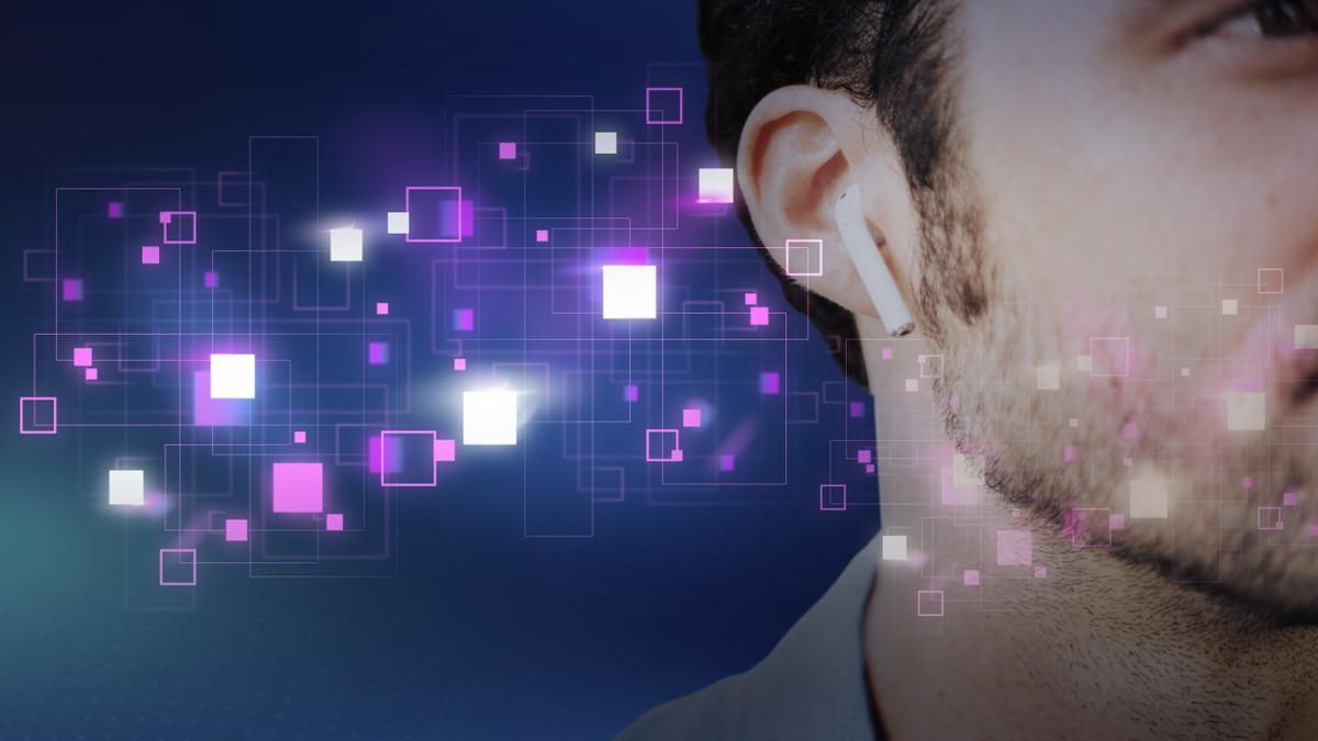 Los matices sonoros que podamos detectar nos ayudarán a reconocer una conversación generada por inteligencia artificial.