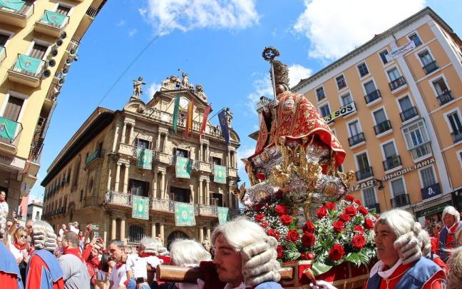 Nuestras fiestas, de la realidad fotográfica a la recreación por IA