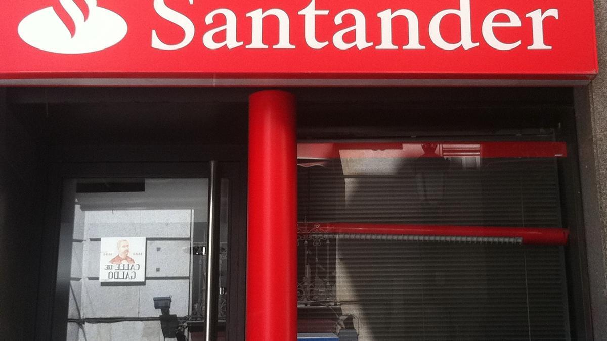 El acuerdo entre el Santander y los sindicatos fija el umbral mínimo en los 55 años