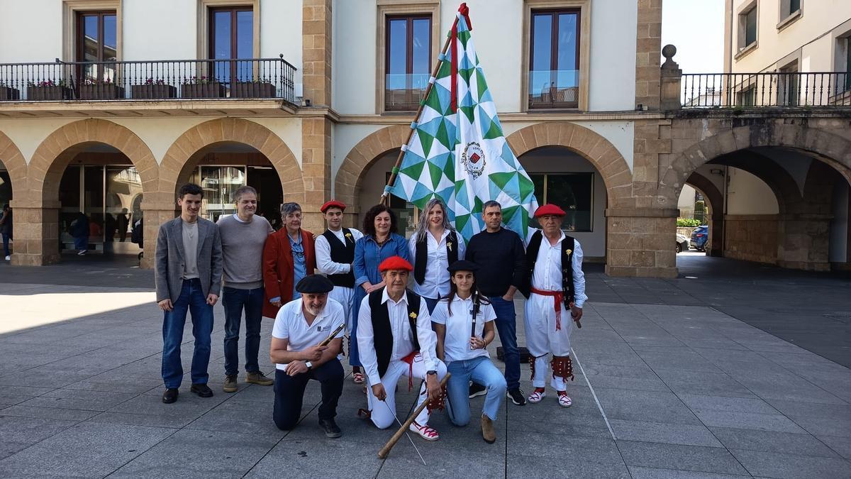 Presentación del Ezpatadantzari Eguna en Amorebieta-Etxano.