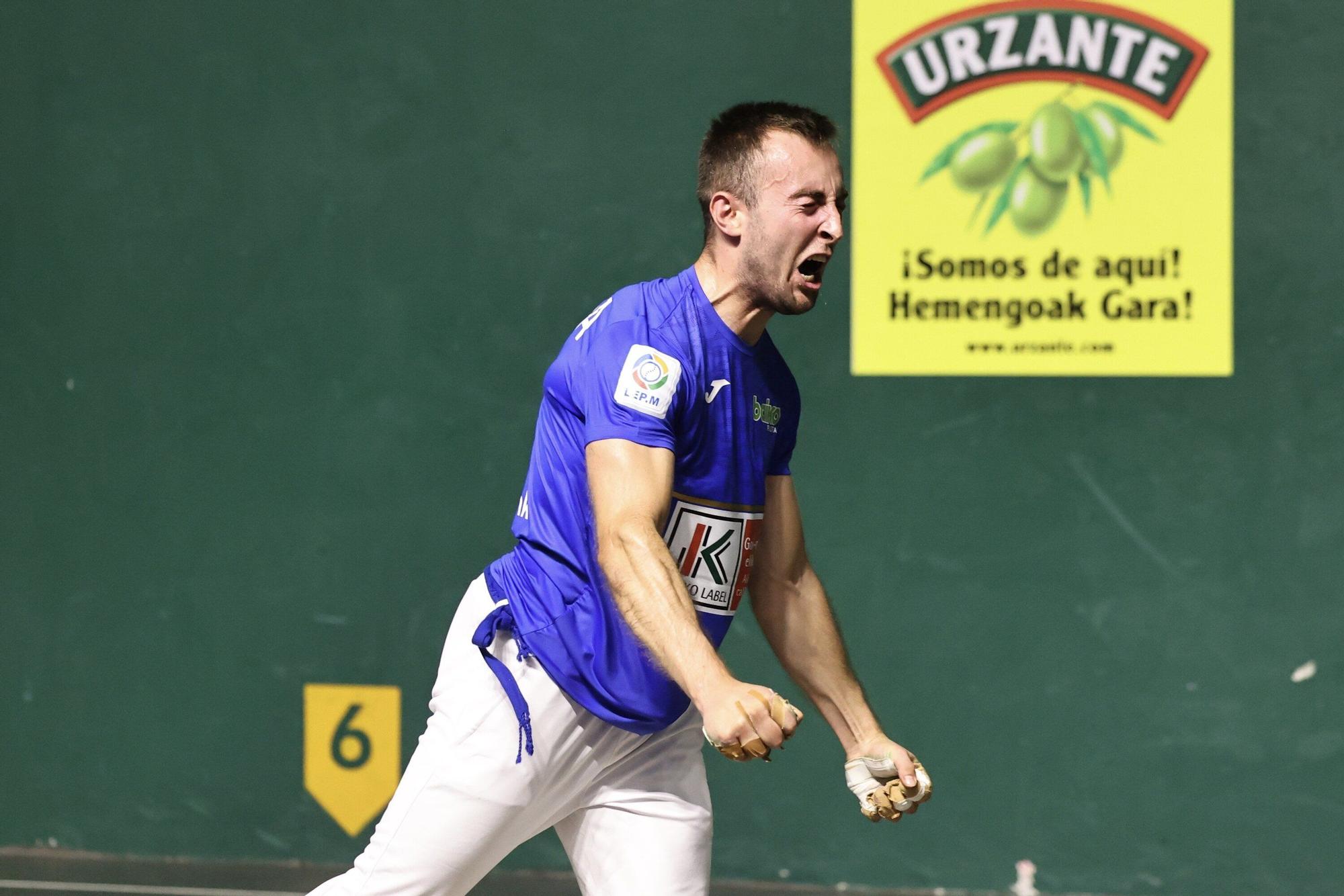 Joanes Bakaikoa se impone a Iñaki Artola en la primera eliminatoria del Cuatro y Medio en Alegia.