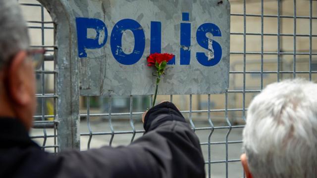 Imagen de archivo de una valla de la Policía de Turquía.