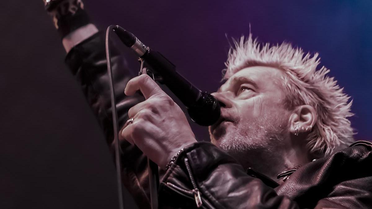 Colin Abrahall durante un concierto