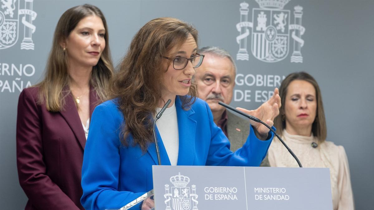 Mónica García se reúne con los sindicatos médicos para la negociación de un Estatuto Marco.