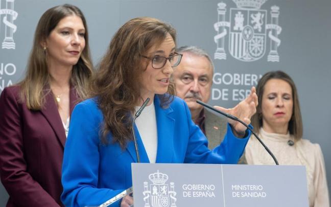 Mónica García se reúne con los sindicatos médicos para la negociación de un Estatuto Marco.