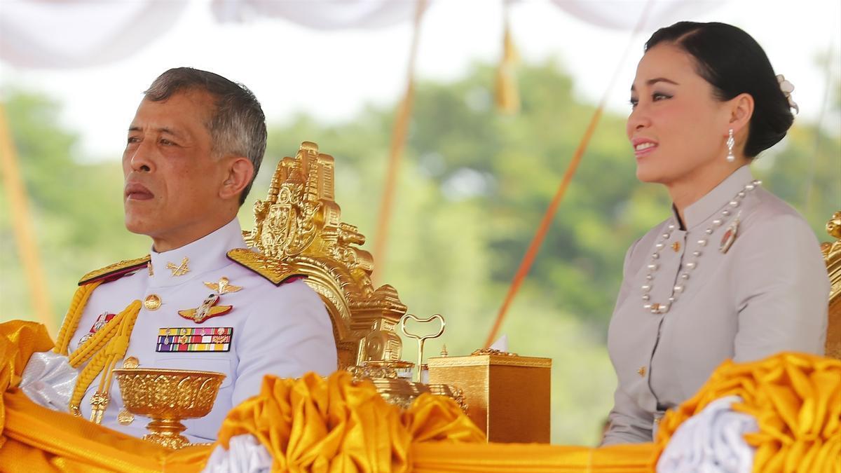 El rey de Tailandia, Maha Vajiralongkorn y la reina Suthida
