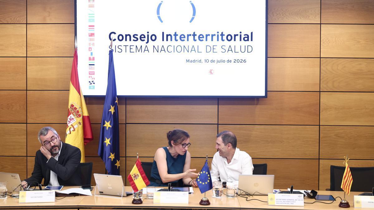 La ministra de Sanidad, Mónica García, preside la reunión del pleno del CISNS.
