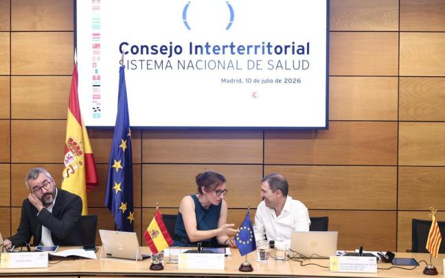 La ministra de Sanidad, Mónica García, preside la reunión del pleno del CISNS.