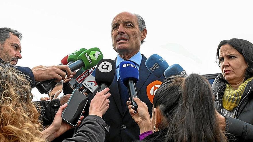 Francisco Camps, expresidente de la Generalitat valenciana, atendiendo ayer a los medios. | FOTO: EFE