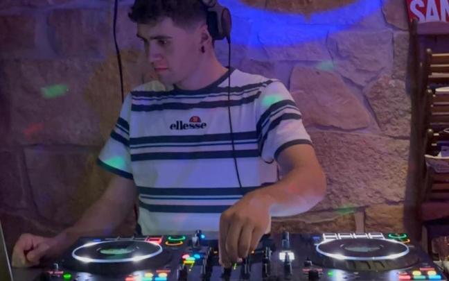 El Dj legazpiarra Mikel Mujika.