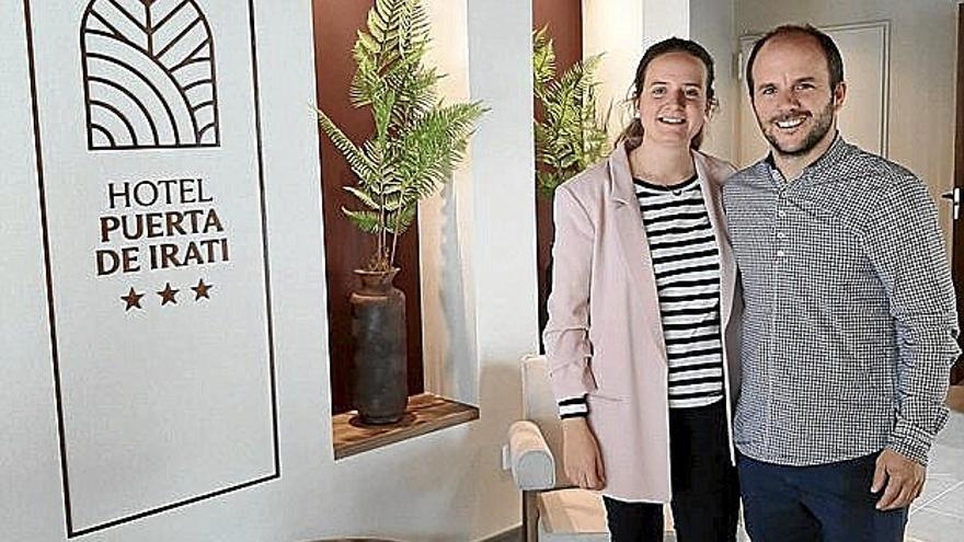 El hotel ‘Puerta de Irati’ recibe con los brazos abiertos