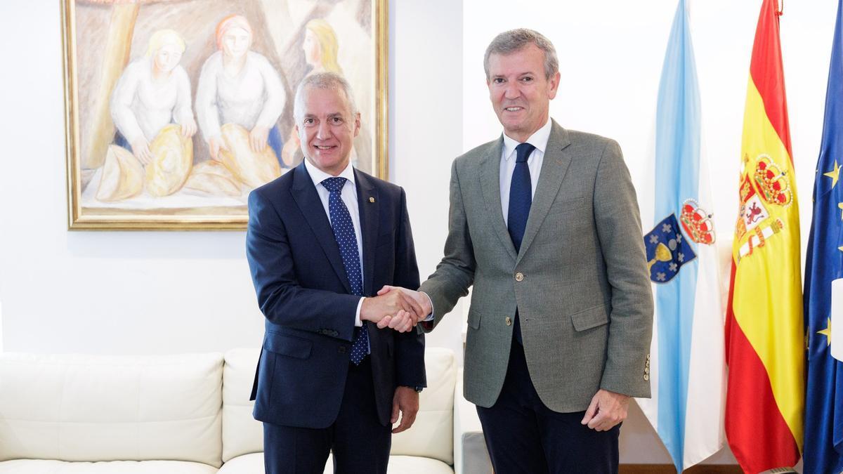 Iñigo Urkullu, presidente de la Fundación eAtlantic, y Alfonso Rueda, presidente de la Xunta de Galicia