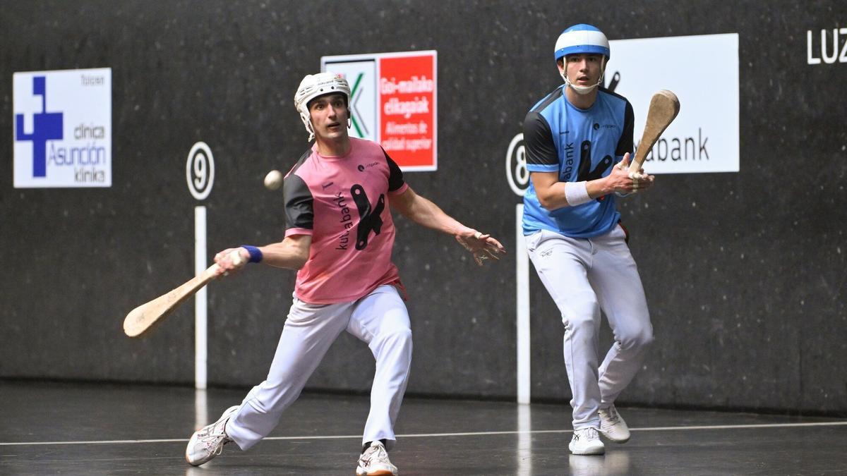 Román Maldonado, campeón del Individual de pala tras derrotar a Urrutia en Bilbao.