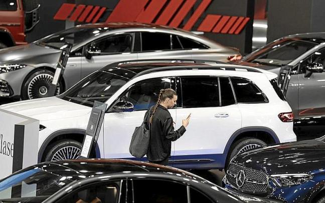 Exposición de nuevo modelos de vehículos electrificados.