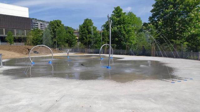 Pruebas que se han realizado estos días para el buen funcionamiento del parque de chorros de agua.