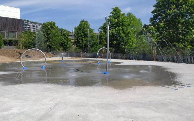 Pruebas que se han realizado estos días para el buen funcionamiento del parque de chorros de agua.