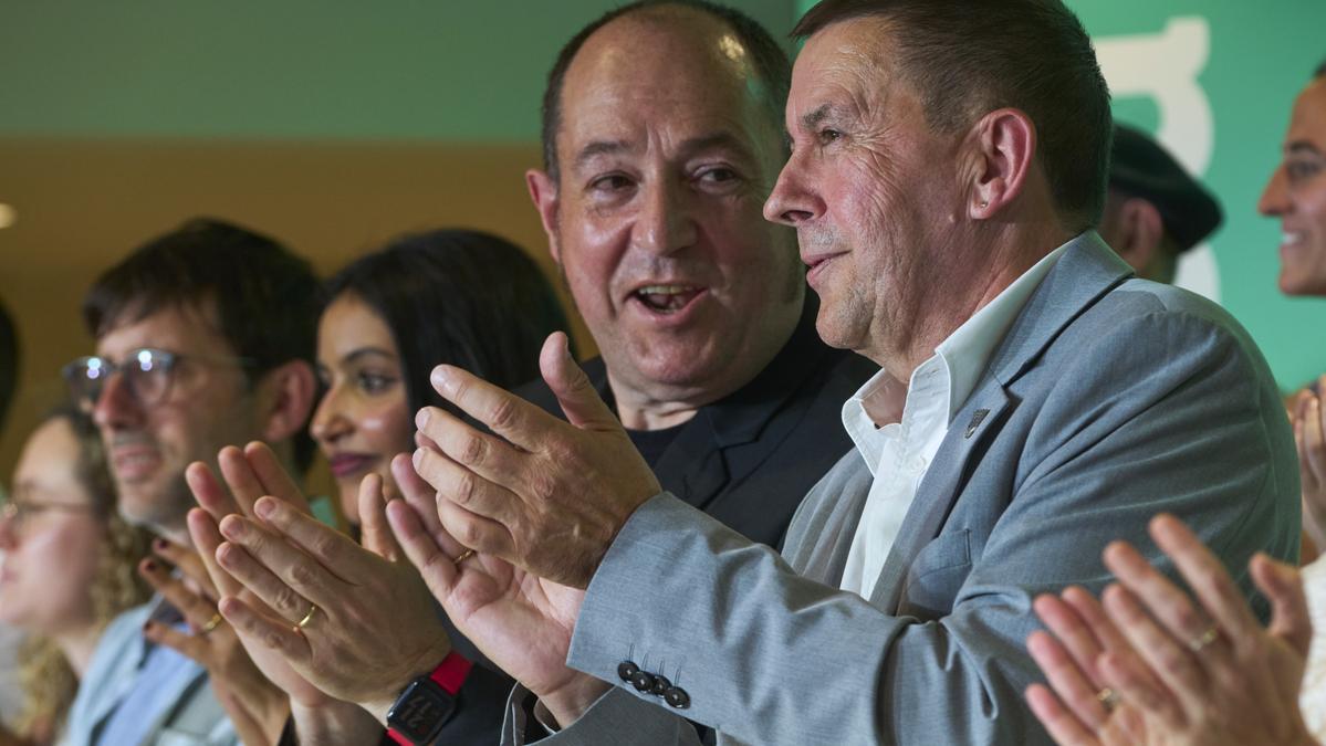 El candidato de EH Bildu a las europeas, Pernando Barrena, con Arnaldo Otegi