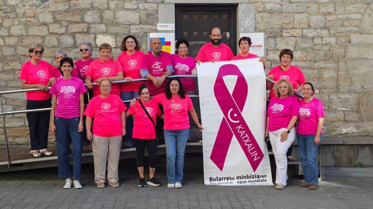 Integrantes de Katxalin y representantes municipales llaman a participar en las actividades.