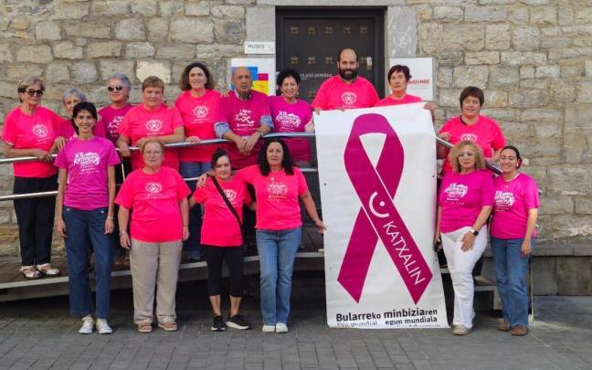 Integrantes de Katxalin y representantes municipales llaman a participar en las actividades.