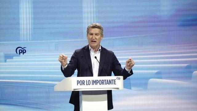 El presidente del Partido Popular, Alberto Núñez Feijóo, interviene durante el acto de clausura de la 28 Interparlamentaria del PP