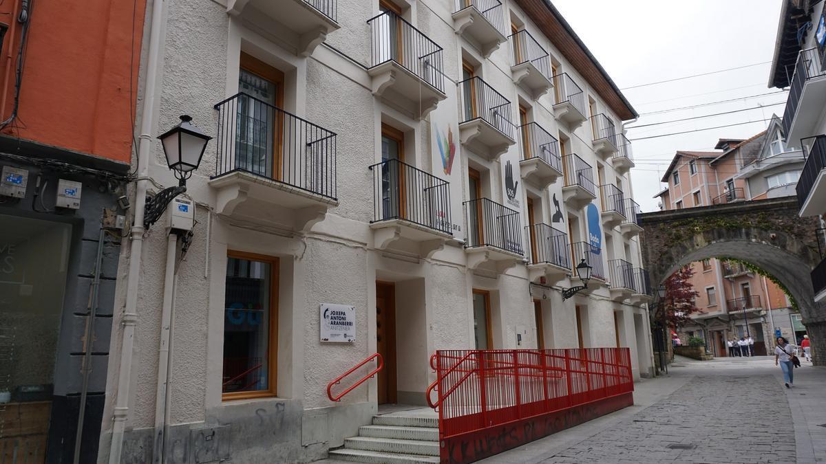 Joxepa Antoni Aranberri anitzenea, Lau Haizetara elkartearen egoitza