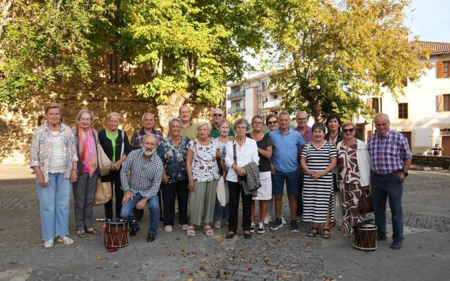 La Asociación de la Tercera Edad de Busturia estuvo bien representada por Jabi A., Kutxu, Isabel, F.co Javier I. , Begoña, Javier E., Leonor, Conchi, Marta, Ramón, Conchi S., Rosa, Juan, Román, Luis y Arantza.