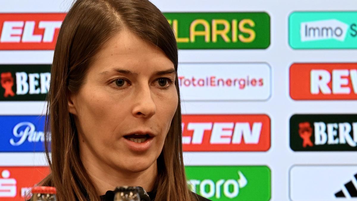 Marie-Louise Eta, durante una rueda de prensa.