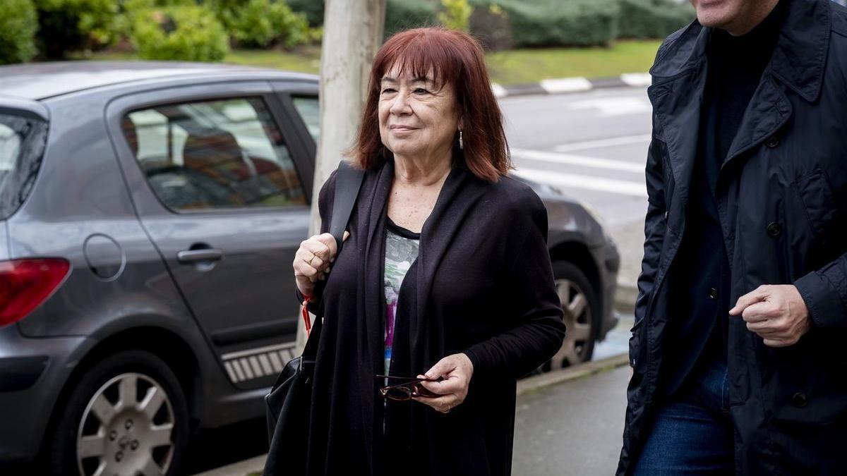 La presidenta del PSOE, Cristina Narbona, a su llegada a la reunión interparlamentaria del PSOE de Madrid.