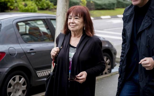 La presidenta del PSOE, Cristina Narbona, a su llegada a la reunión interparlamentaria del PSOE de Madrid.