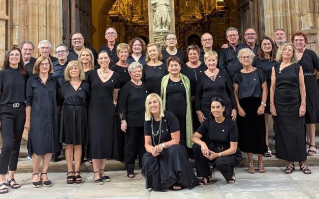 Componentes de Bermeoko Abesbatza, que este año celebran siete décadas.