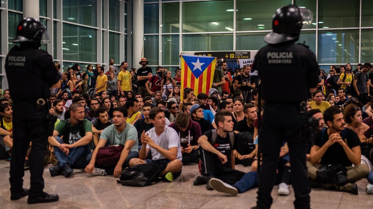 Protesta en el aeropuerto de El Prat contra la sentencia del 'procés'.