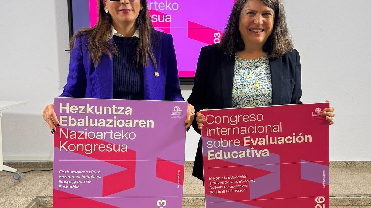 La consejera vasca de Educación, Begoña Pedrosa, y la catedrática de la EHU, Jasone Cenoz.