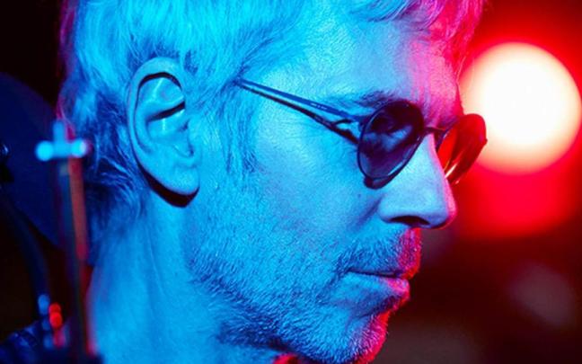 Retrato de Rot, cantante y guitarrista.