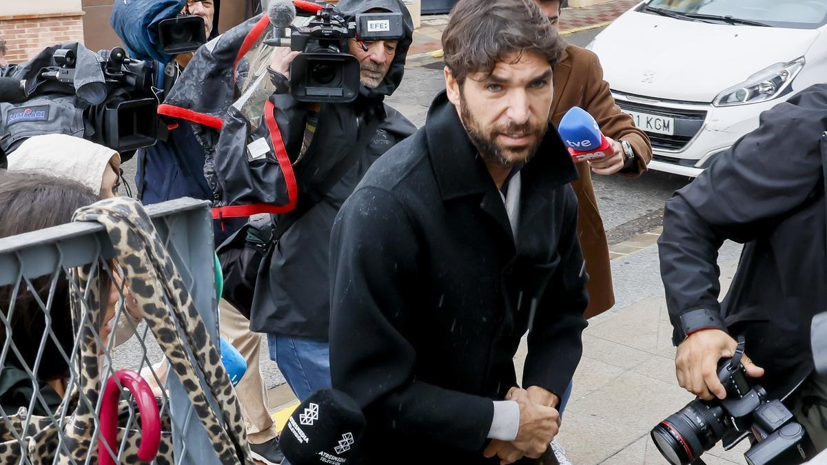 Cayetano Rivera, a su llegada al Tribunal de Instancia de Alcalá de Guadaíra.