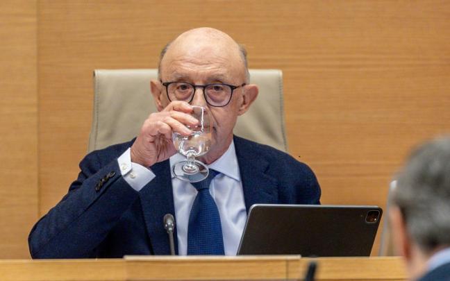 El exministro de Hacienda y Función Pública, Cristóbal Ricardo Montoro, comparece ante la comisión de Investigación sobre la denominada ‘Operación Catalunya’.