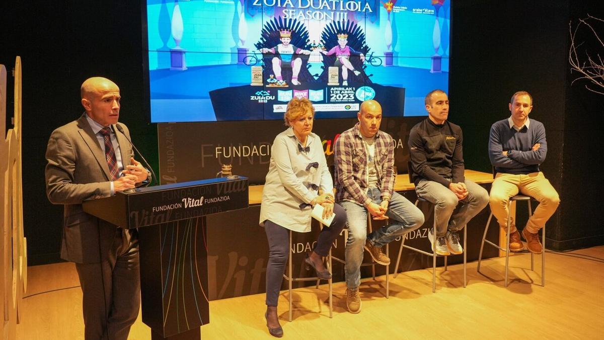 Axier Urresti, director general de Fundación Vital, durante la presentación de la tercera edición del Duatlón de Zuia