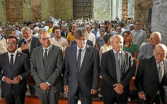Pere Aragonès, Quim Torra, Carles Puigdemont, José Montilla y Jordi Pujol, ayer en el homenaje a Pau Casals. | FOTO: EFE