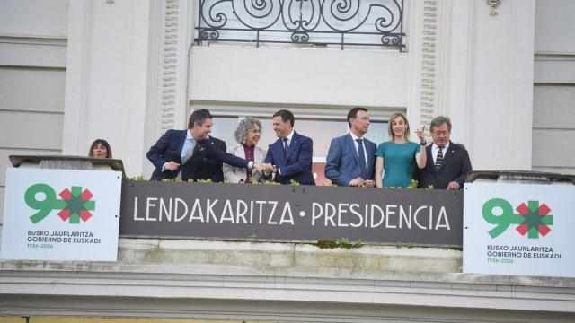 El Gobierno Vasco reunido en el Hotel Carlton de Bilbao en el 90 aniversario del primer Ejecutivo de Euskadi, presidido por José Antonio Agirre.