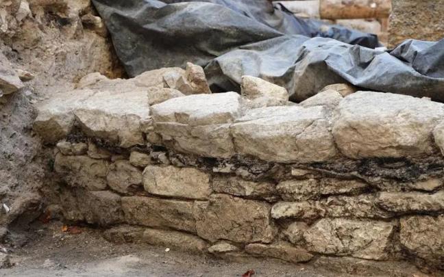 Hallado en el centro París restos arqueológicos que podrían ser de la muralla de la antigua Lutecia gala
