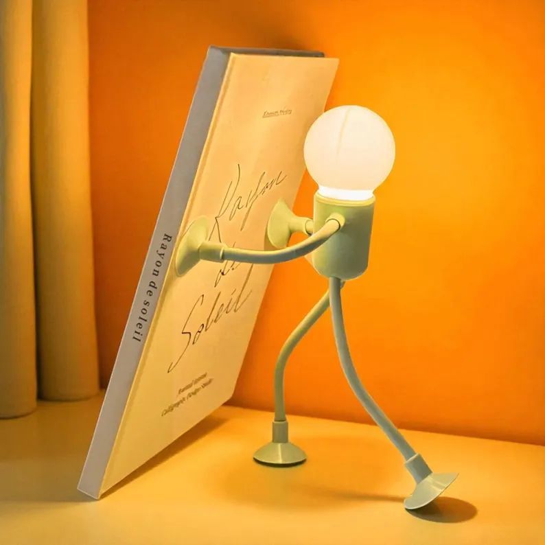 Divertida lámpara con forma humana en color verde.