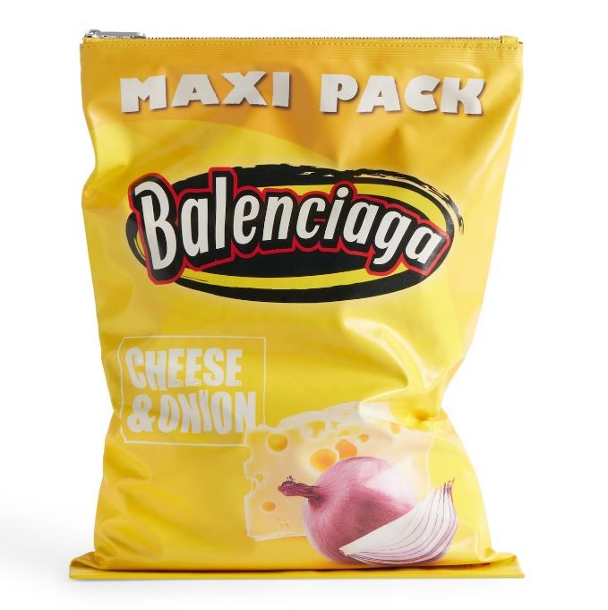 Divertido bolso con forma de bolsa de patatas fritas.