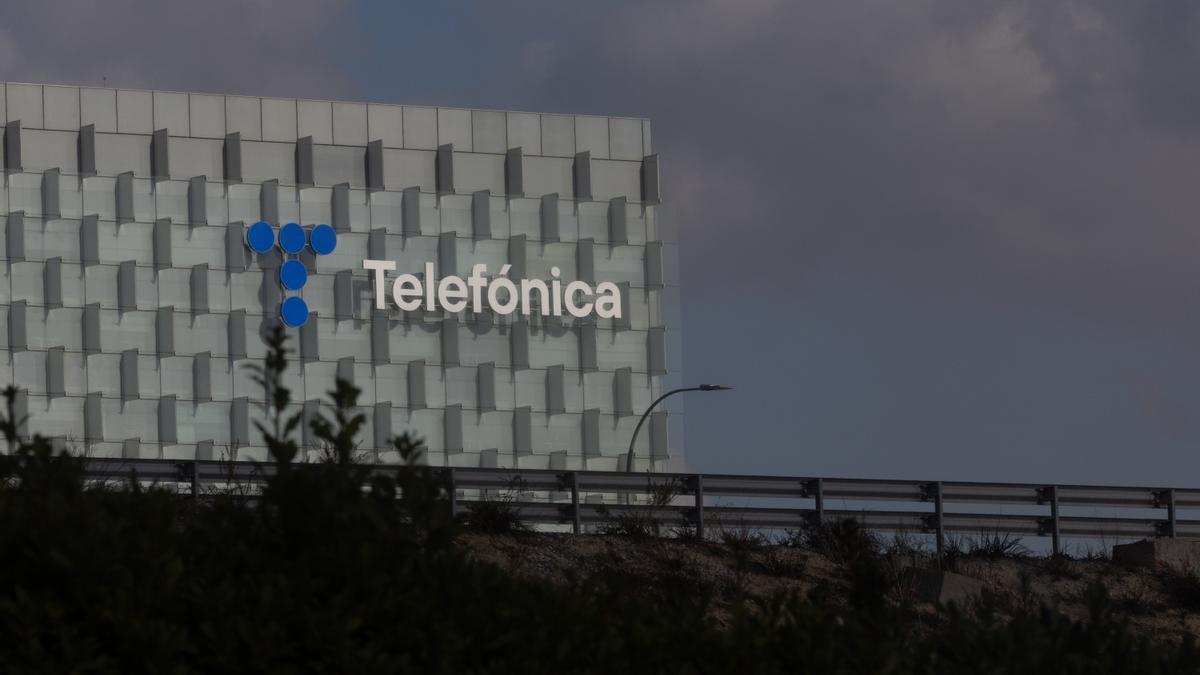 Fachada de la sede de Telefónica