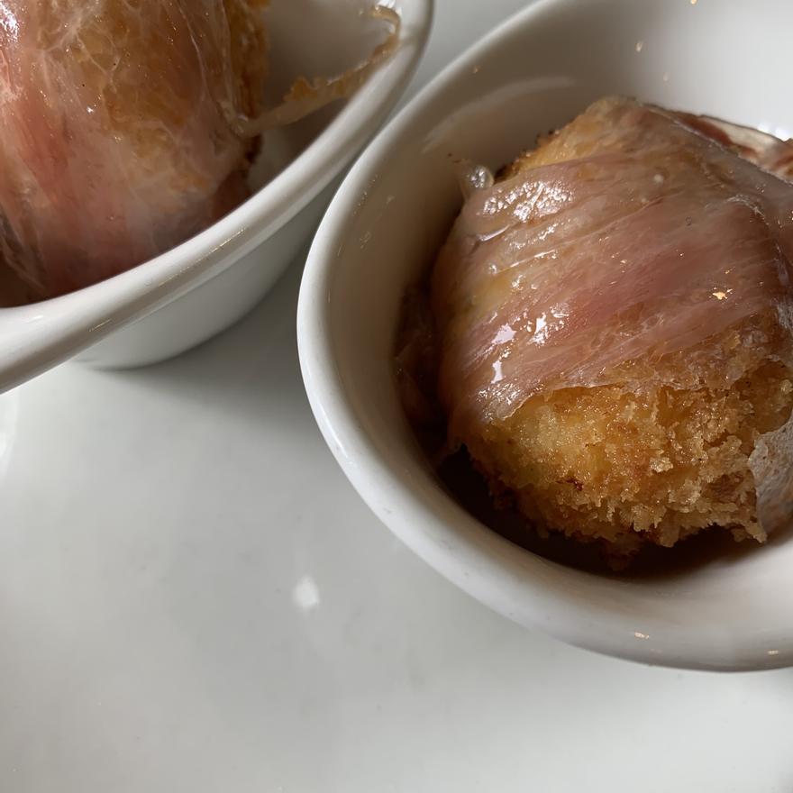 Croqueta con papada, una elaboración del Petit Comité.