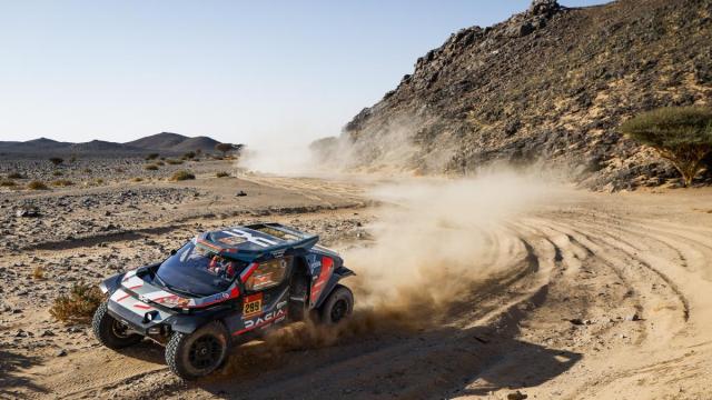 Nasser Al-Attiyah, al volante del Dacia en la décima etapa del Dakar.