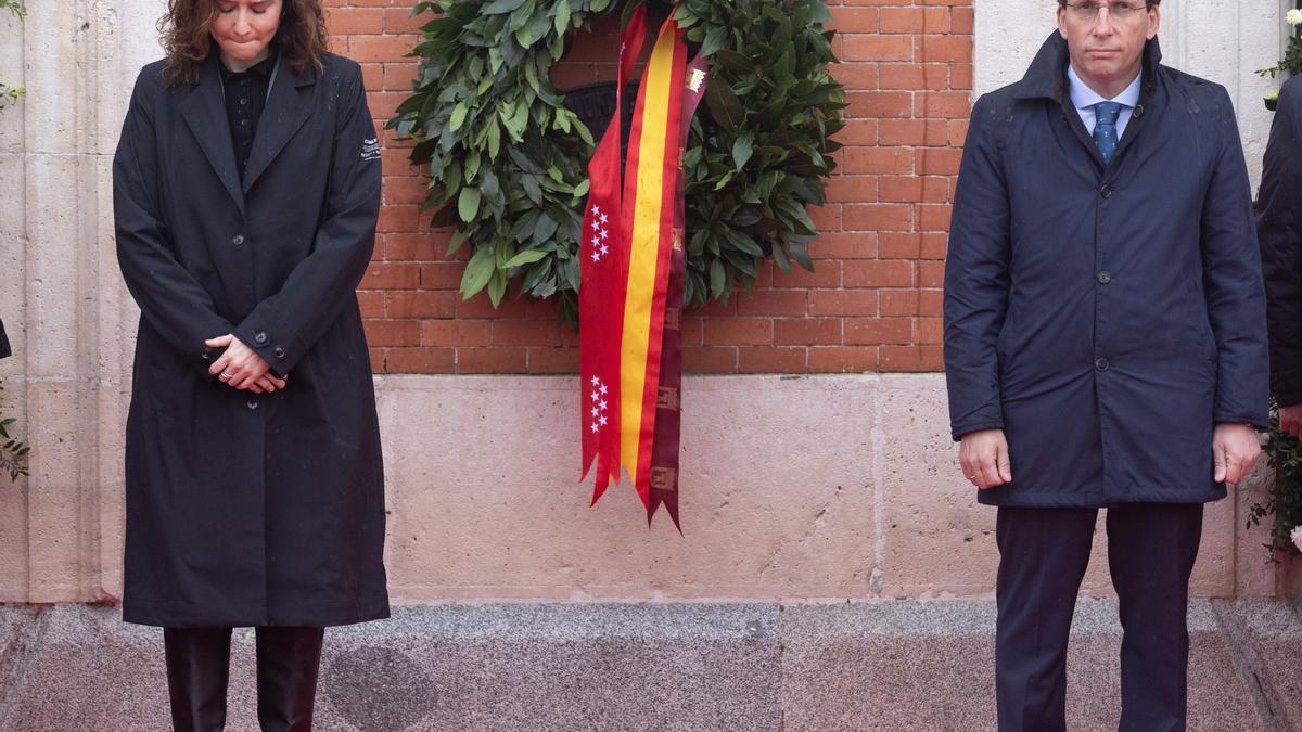 La presidenta de Madrid, Isabel Díaz Ayuso, y el alcalde de la capital del Estado, José Luis Martínez Almeida, en los actos de homenaje a las víctimas del 11-M