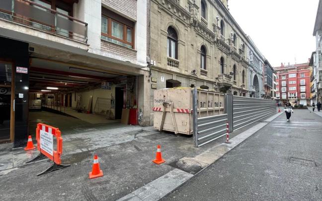 Berriro hasi dituzte lanak Principal Antzokiko besaulki-patioan, aurkitutako hormaren aztarnak aztertu ondoren.