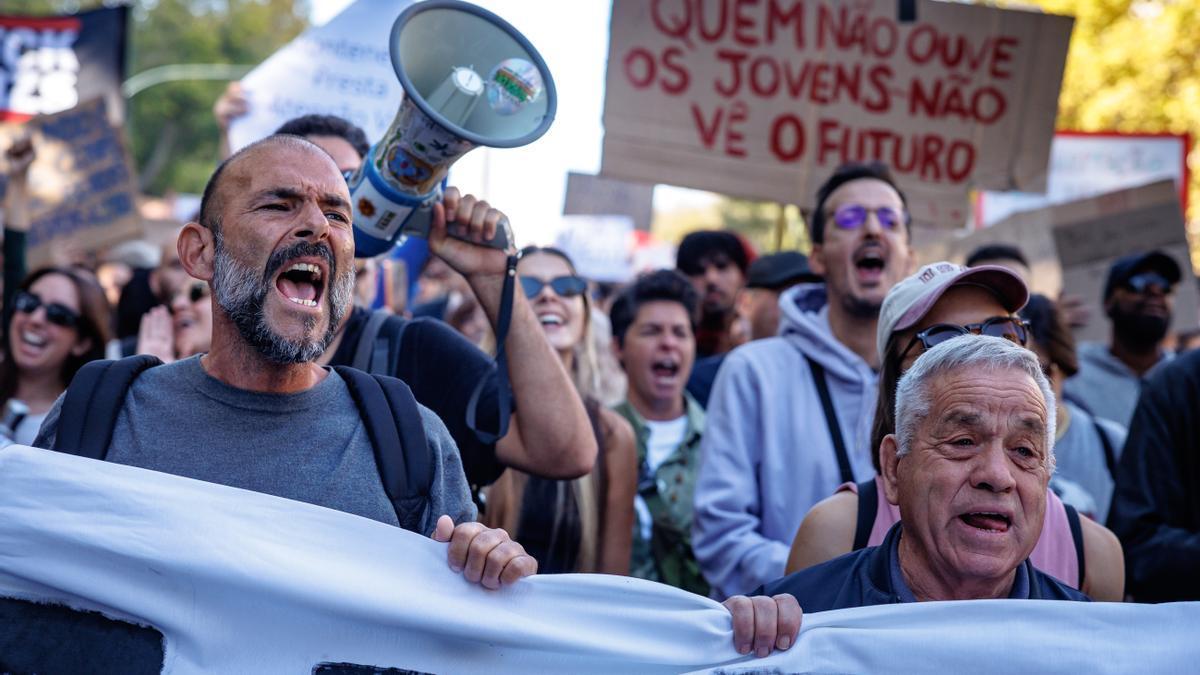 Manifestación a favor del derecho a la vivienda en Portugal.