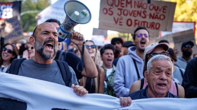 Manifestación a favor del derecho a la vivienda en Portugal.