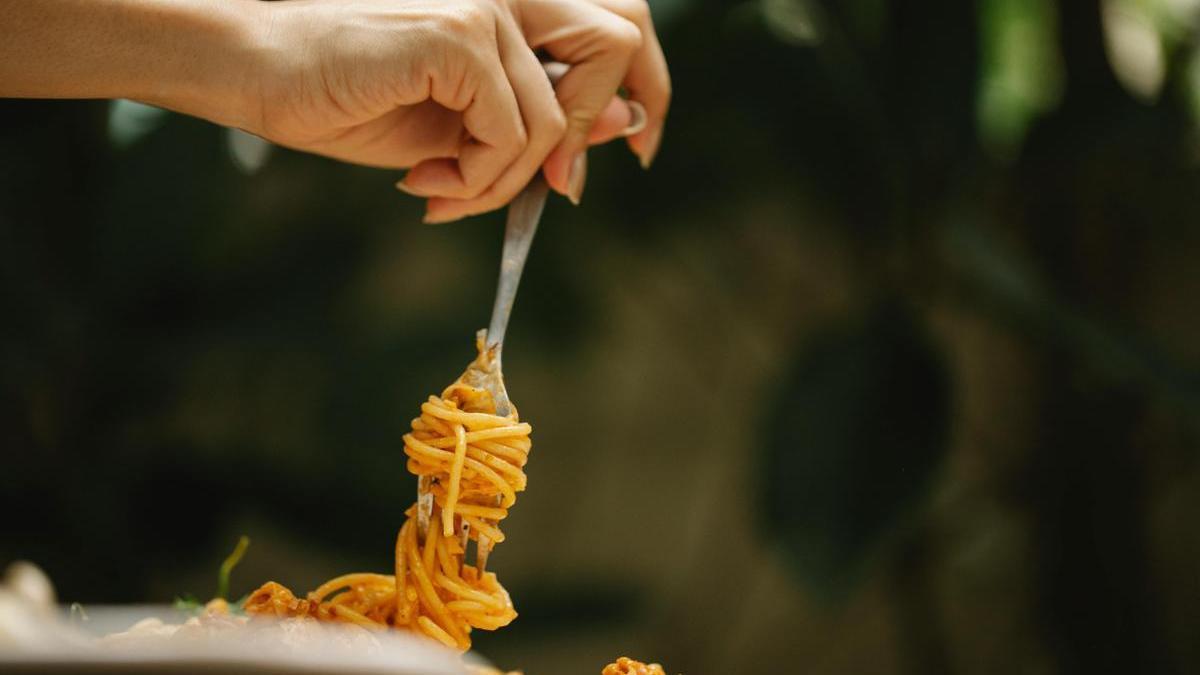 Plato de espaguetis con tomate